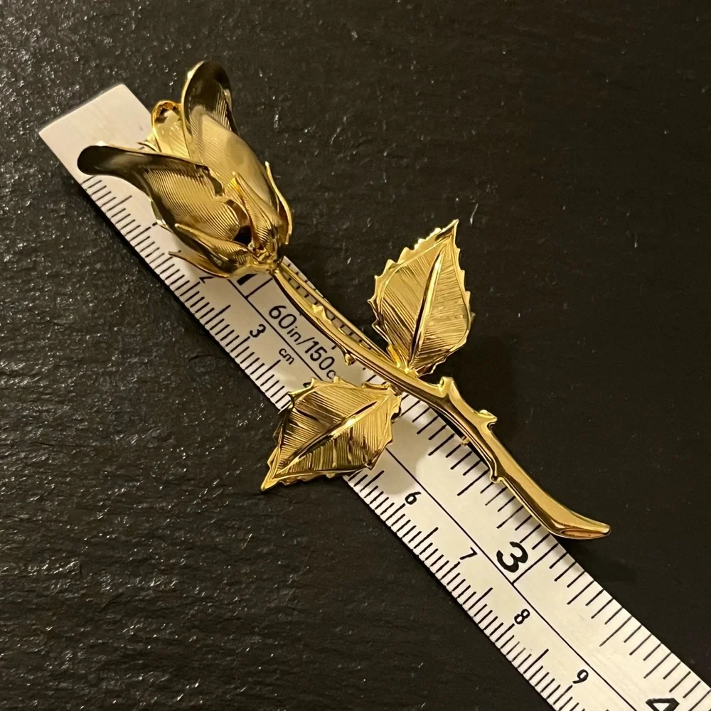 Vintage Single Gold Tone Rose Bud Brooch Lapel Pin